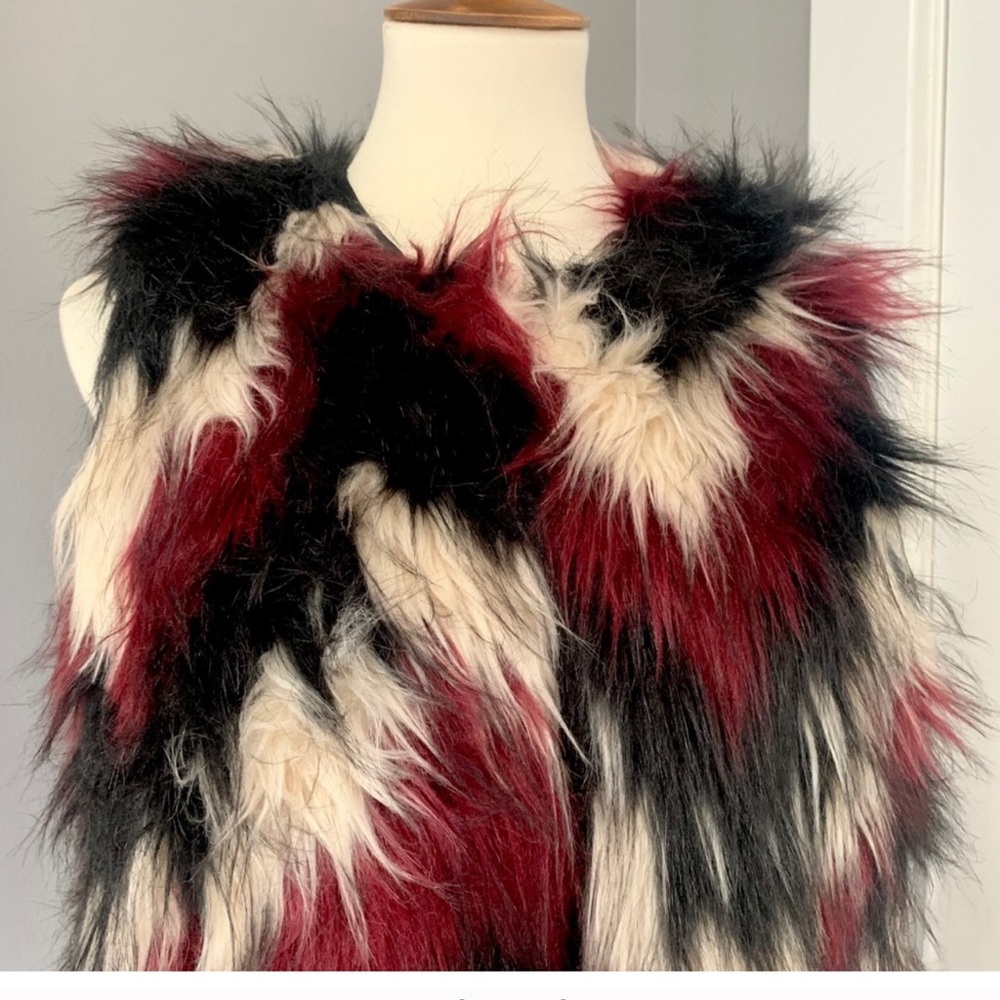 Fever multi color Faux Fur Vest with pockets. - Picture 4 of 10